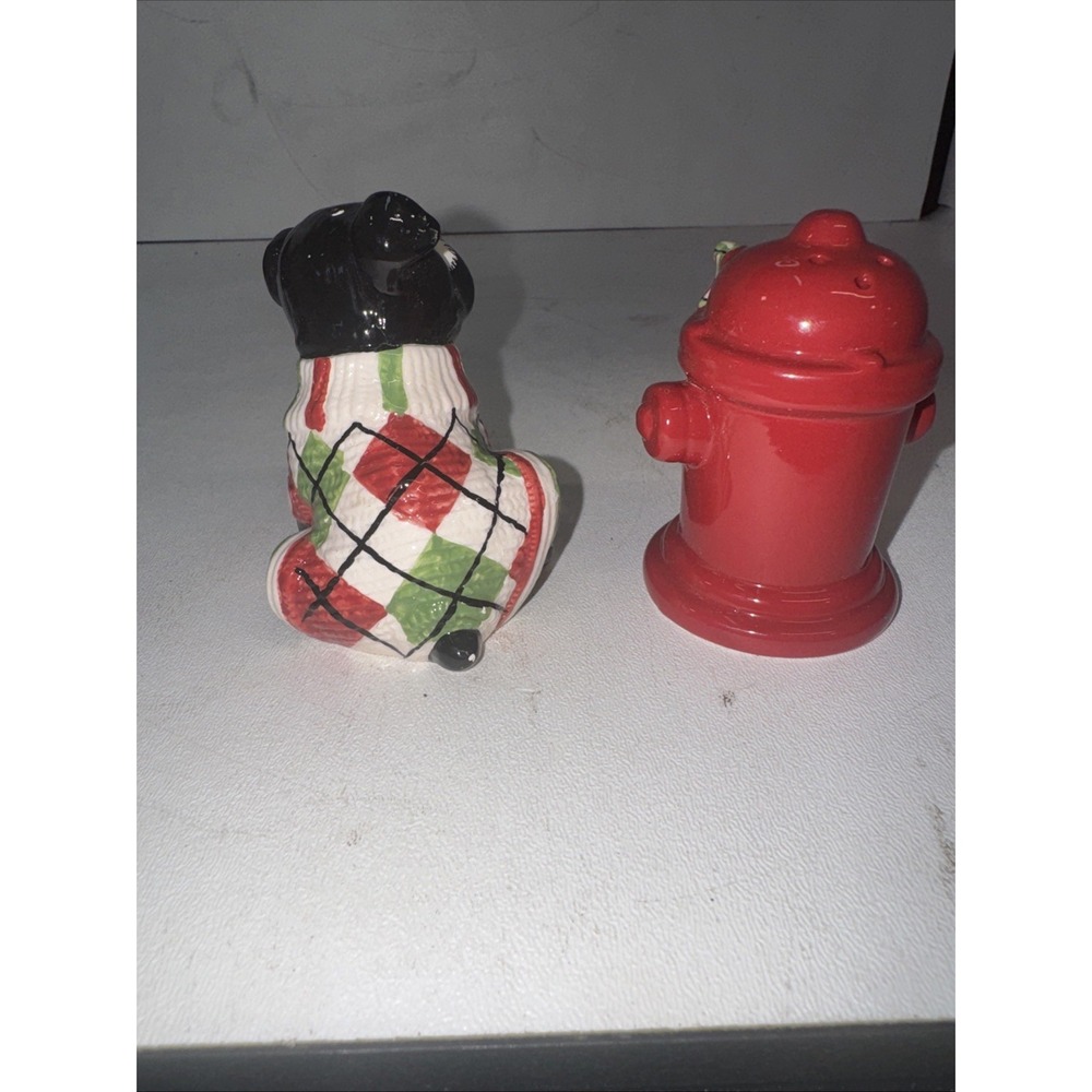 Salt And Pepper‎ Shaker. A Black And White Bulldog Wearing A Plaid Sweater. - Picture 3 of 5